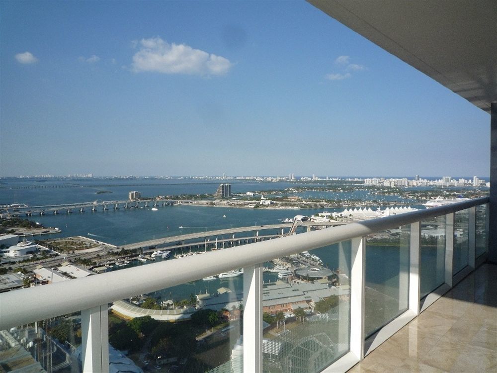 Luxury Apartments At 50 Biscayne Miami Exterior foto