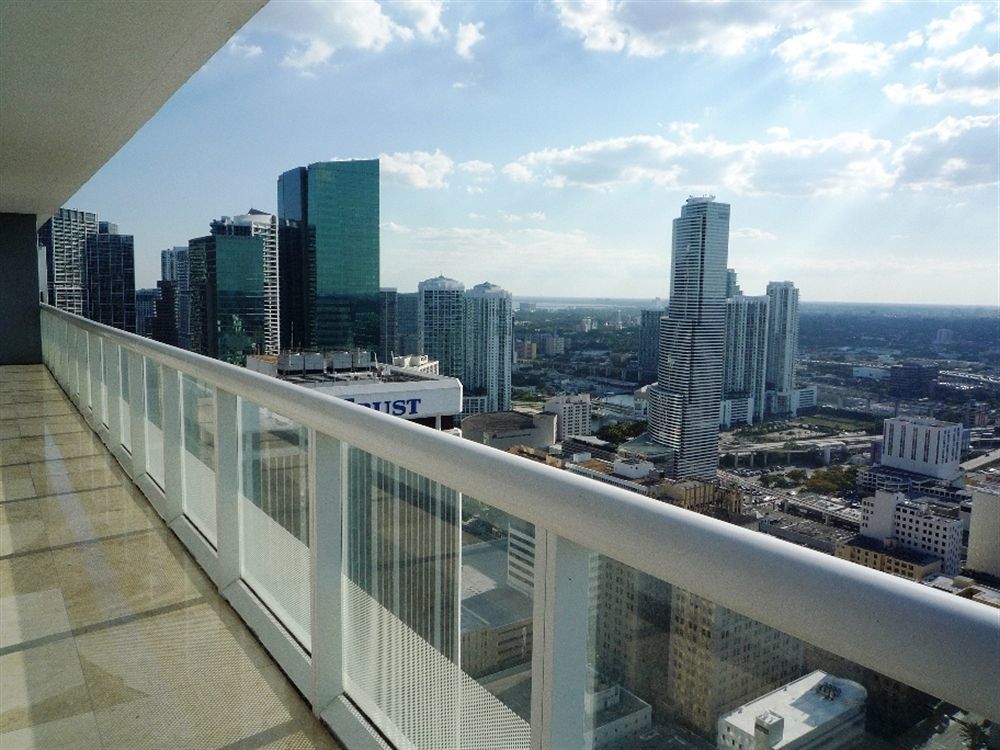 Luxury Apartments At 50 Biscayne Miami Exterior foto